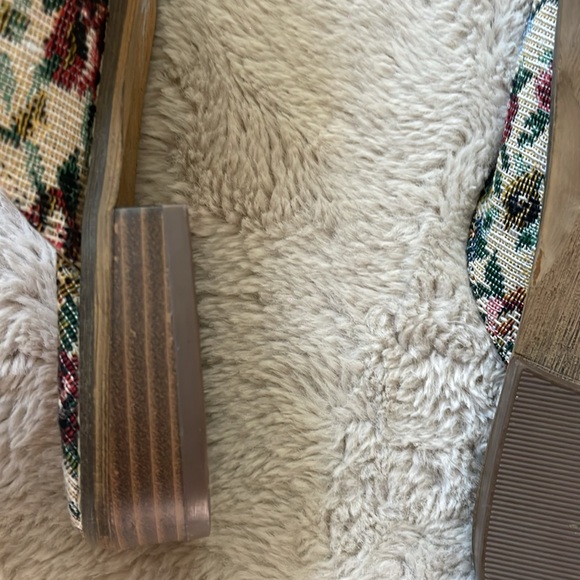 •| vintage tapestry print slip ons - Picture 7 of 7
